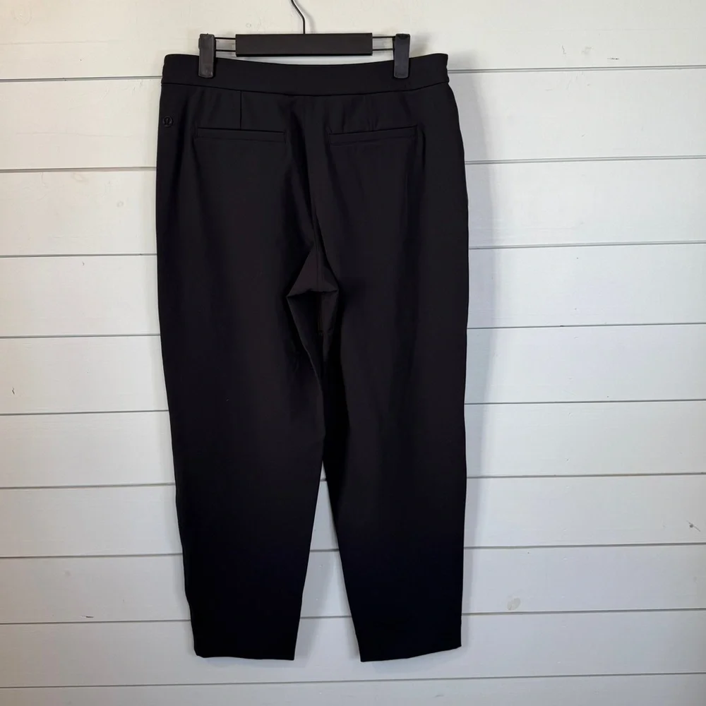 Lululemon‎ black tapered leg mid rise pants 7/8 length luxtreme women's size M